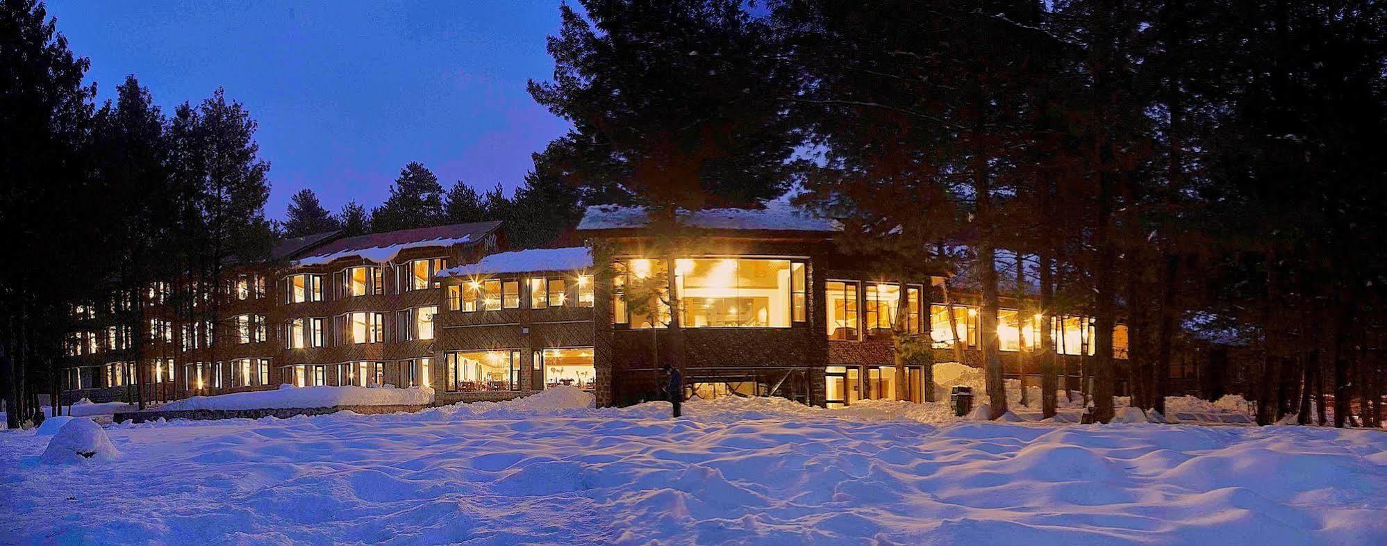 Senator Pine N Peak Hotel Pahalgām Buitenkant foto