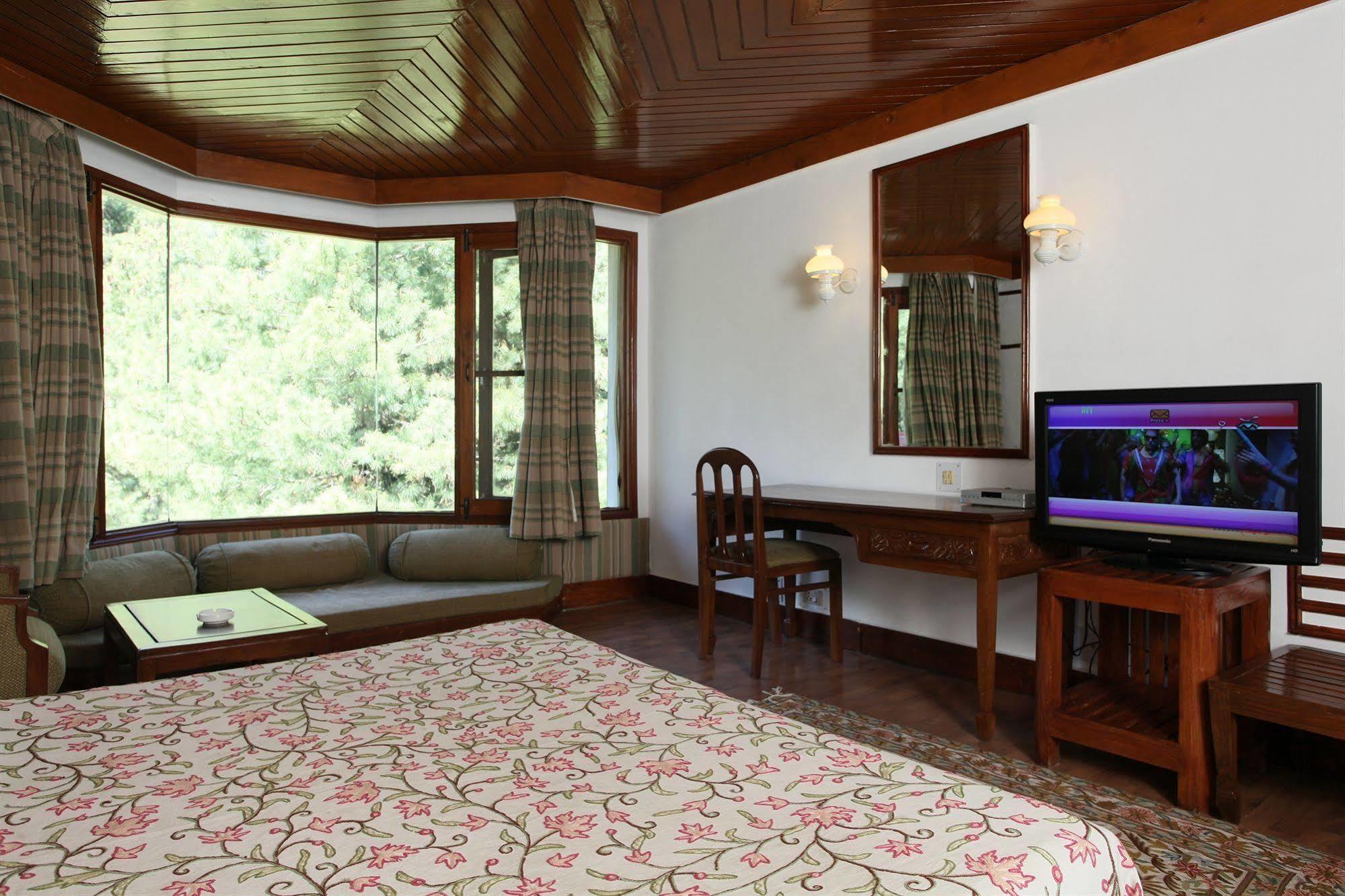 Senator Pine N Peak Hotel Pahalgām Buitenkant foto