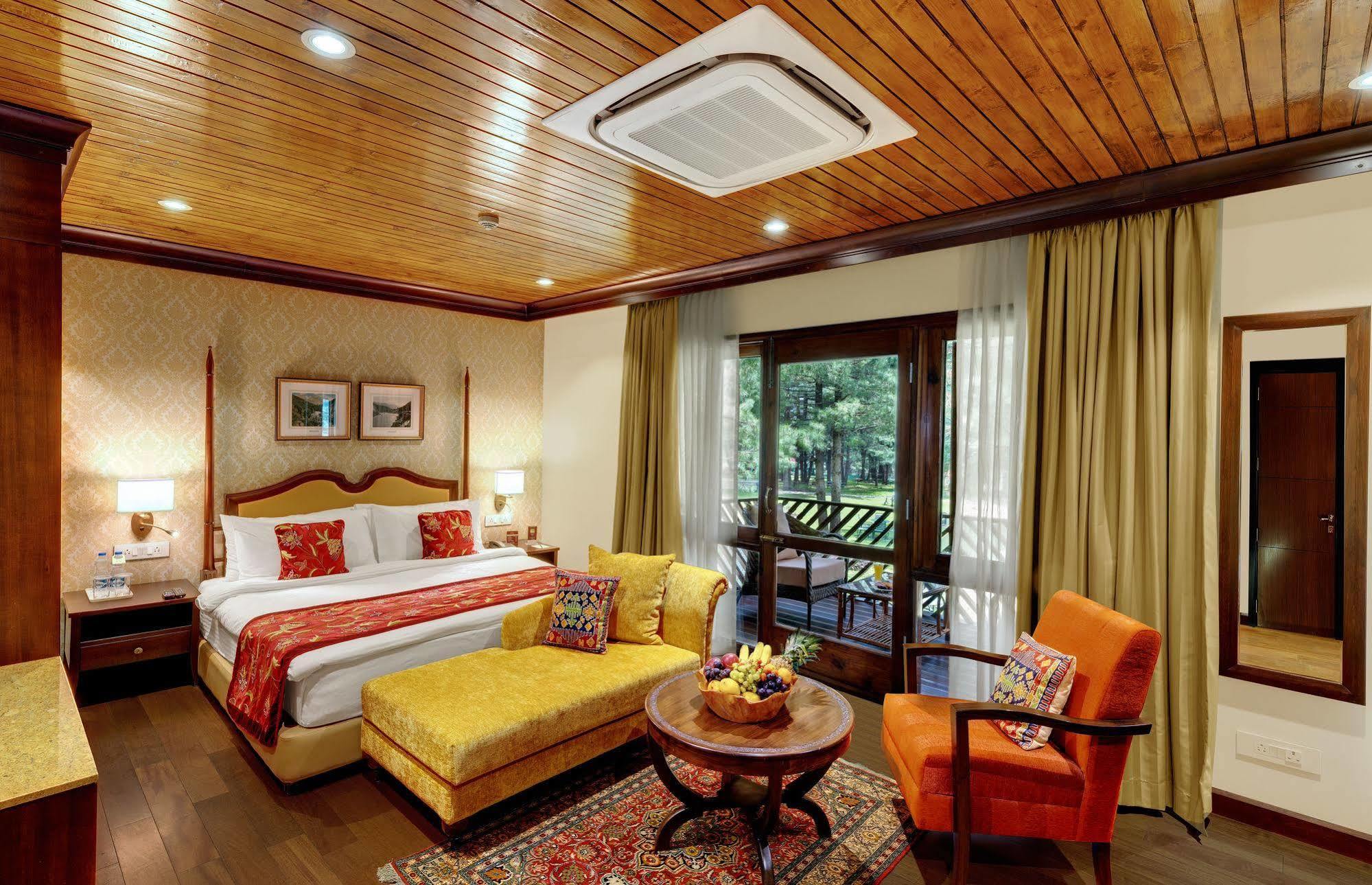 Senator Pine N Peak Hotel Pahalgām Buitenkant foto