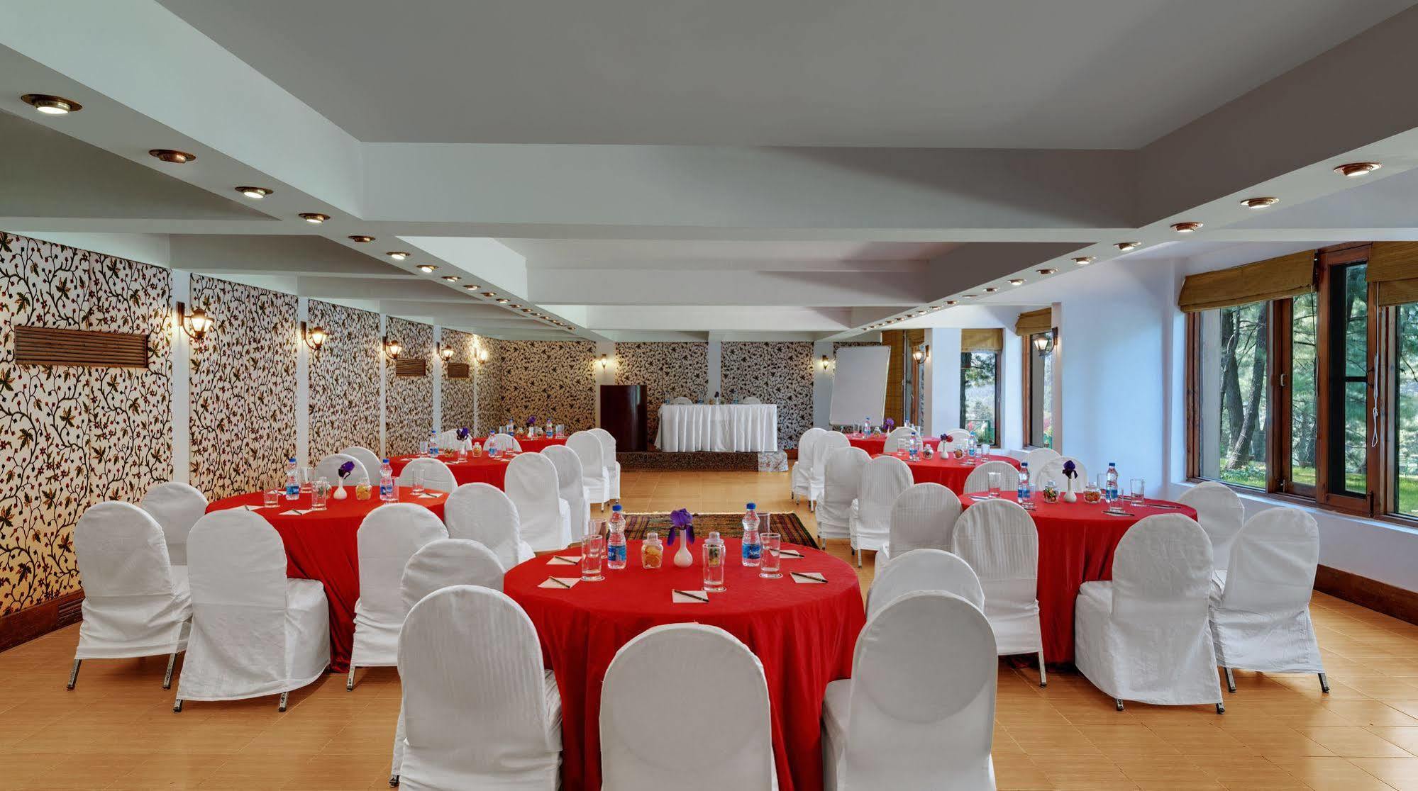 Senator Pine N Peak Hotel Pahalgām Buitenkant foto